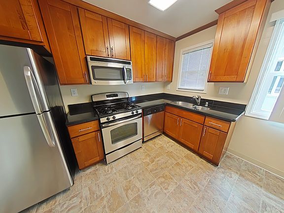 2nd image of 423 Waverley St #427