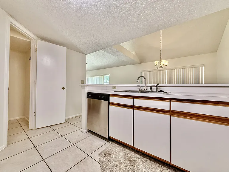 463 E Springtree Way — Photo 9