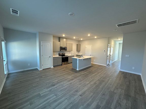 3rd image of 227 Hazel Ln