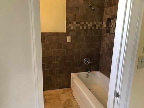 2nd image of 804 E Bell St #A
