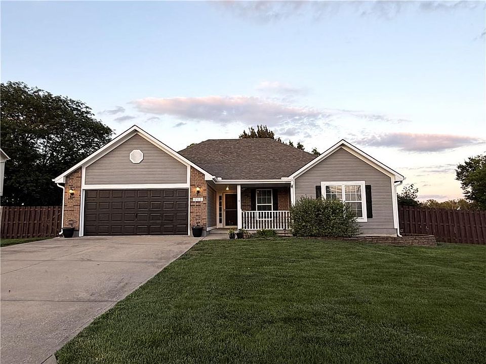 1st image of 1521 SE Dalton Dr