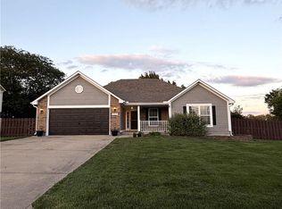 1521 SE Dalton Dr, Lees Summit, MO 64081