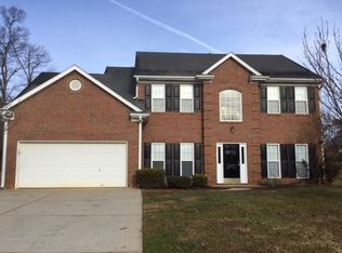 3889 Turnberry Park Dr, Pfafftown, NC 27040