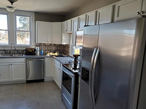 5th image of 208 W Washington Ave