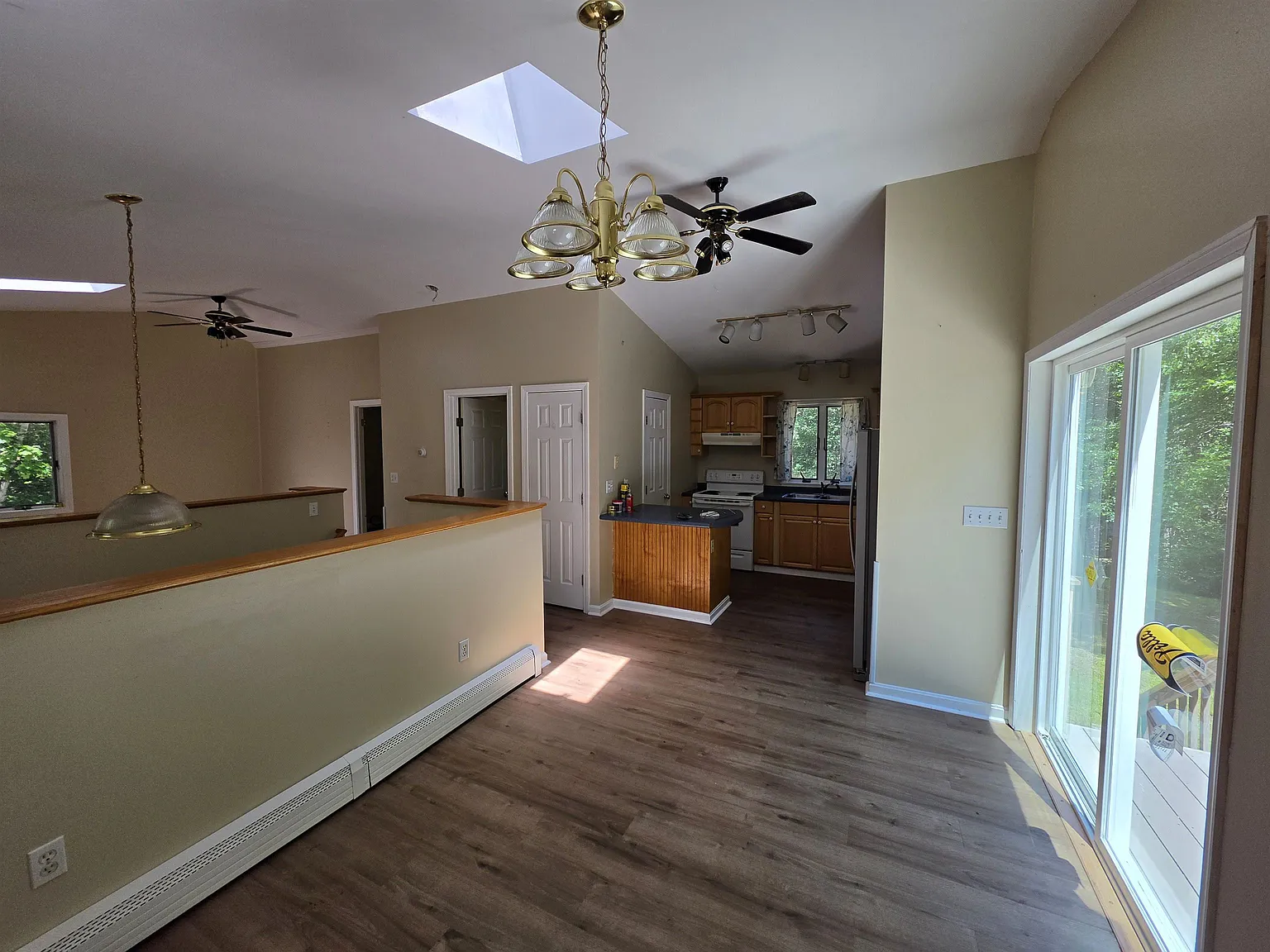 3 bed, 1.5 bath, 1810 sqft, $2,795 — Photo 4