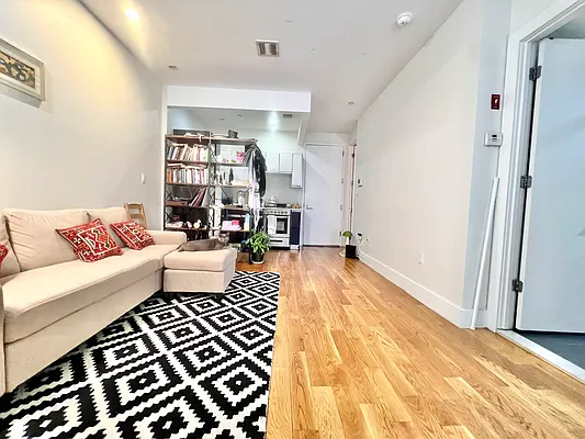 Rented by ERNY LLC | media 6