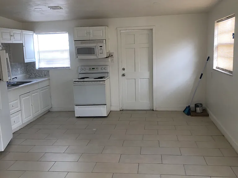 8586 94th Ave — Photo 3