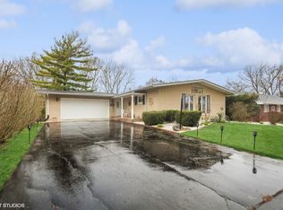 917 Valley Ln, Lockport, IL 60441