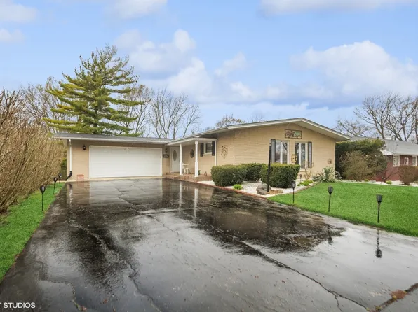 917 Valley Ln, Lockport, IL 60441