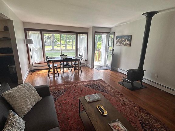 3rd image of 47 Webster Avenue