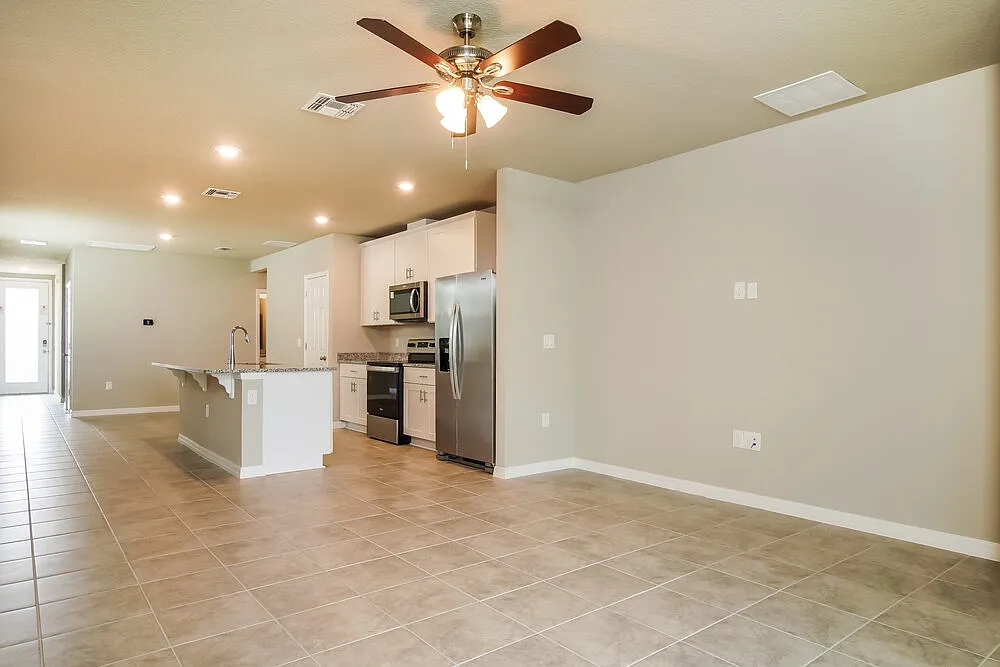 3 bed, 2.0 bath, 1500 sqft, $2,170 — Photo 4
