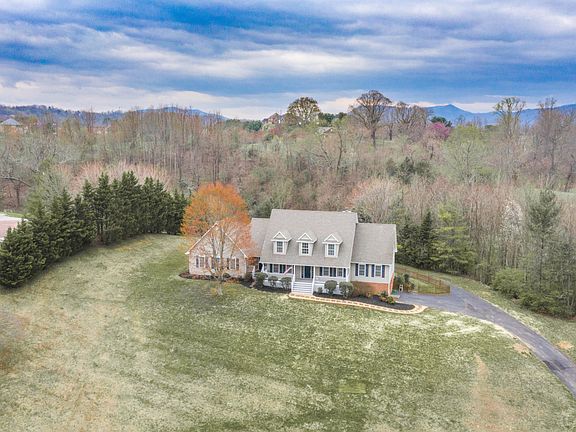2nd image of 48 S Braemar Cir