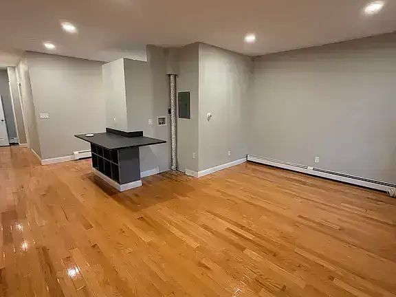 2nd image of 604 Chapel St #6