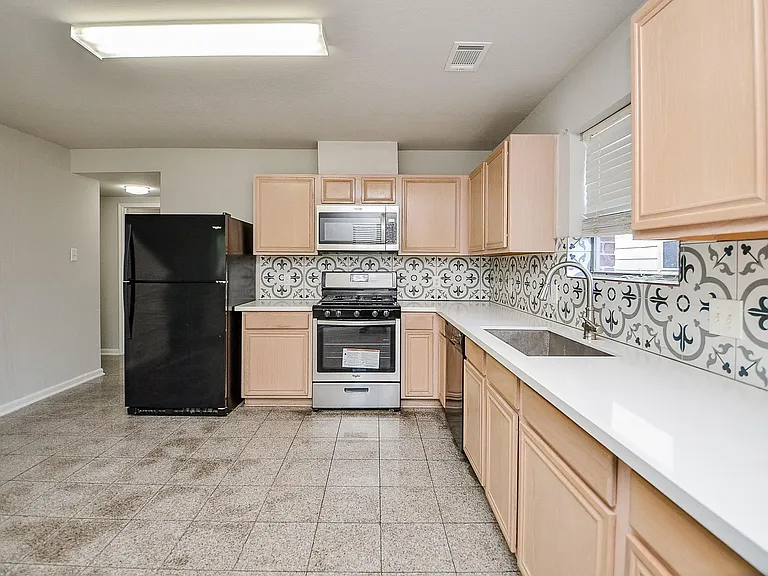 13410 Cricklewood Creek Ln — Photo 12