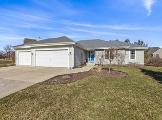 1386 Cardinal Dr, Oconomowoc, WI 53066