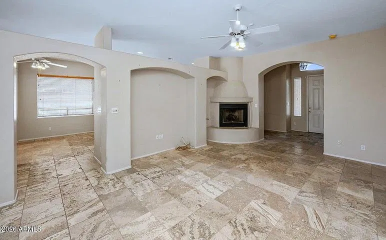 3 bed, 2.0 bath, 1926 sqft, $4,200 — Photo 3