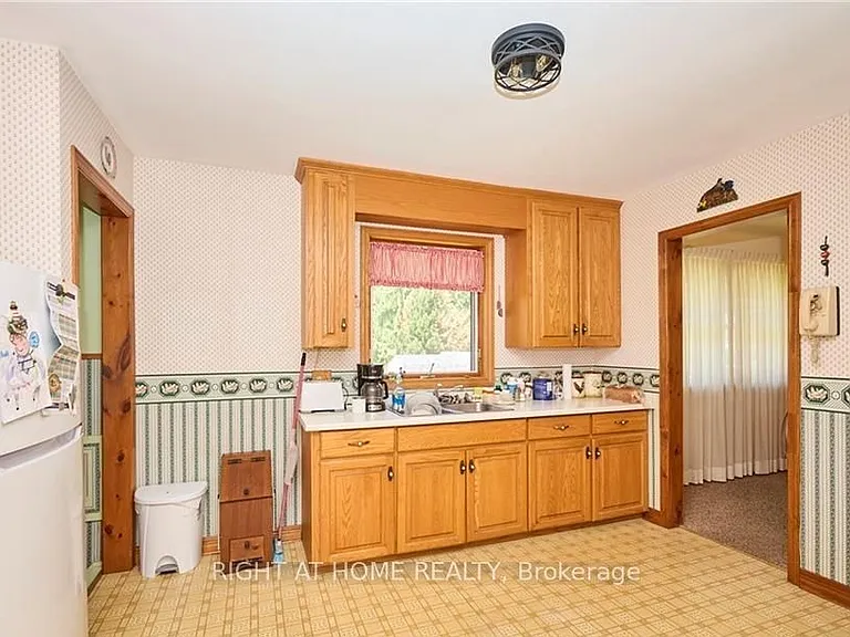 6357 Dorchester Rd — Photo 9