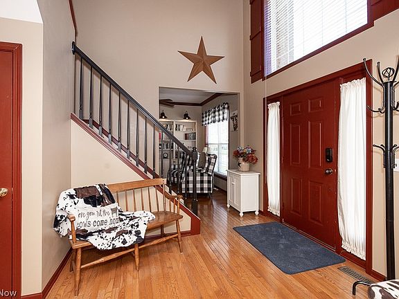 4th image of 7299 Laurel Ct