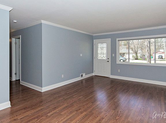2nd image of 633 N Lake St