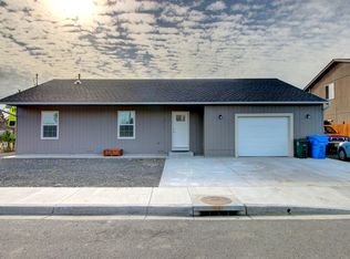 8313 White Mountain Dr, White City, OR 97503