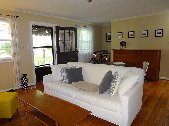 Living Room view to Entry