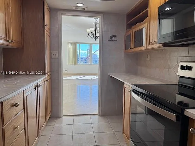 5401 Collins Ave #1512 — Photo 25