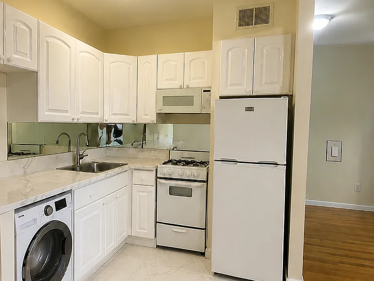 245 3rd Ave #PHB — Photo 4