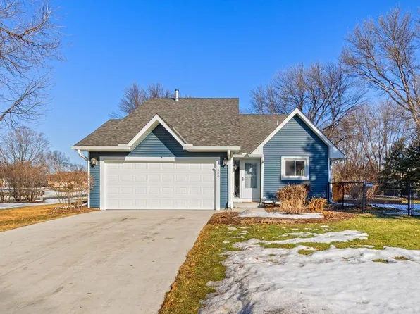 880 Lake Susan Dr, Chanhassen, MN 55317