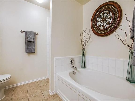 4th image of 517 Robinwood Dr