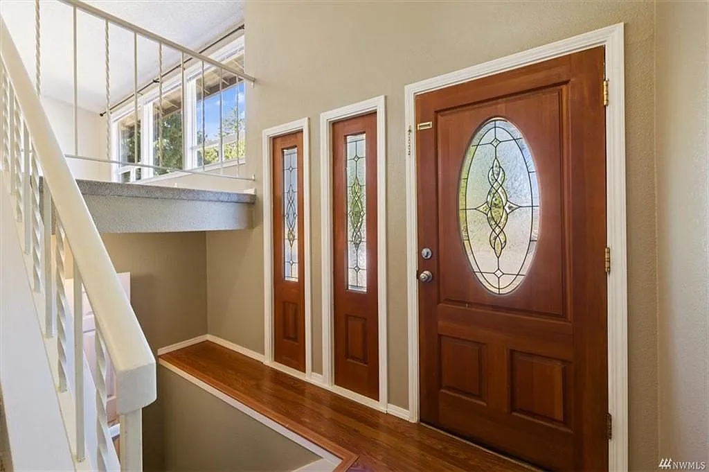 5 bed, 2614 sqft, $3,949 — Photo 4
