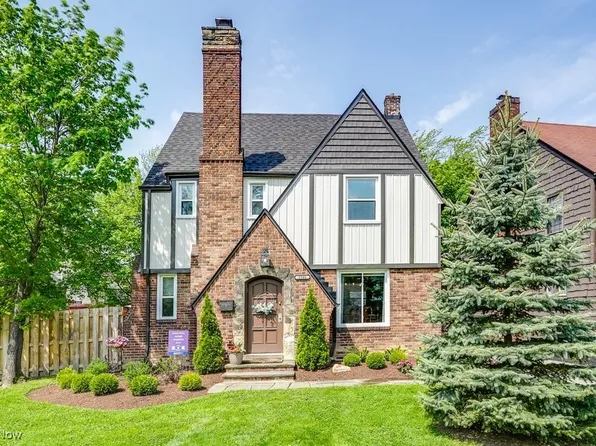 2340 Canterbury Rd, University Heights, OH 44118