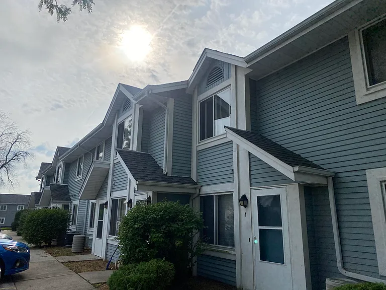 N89W15750 W Main St — Photo 1