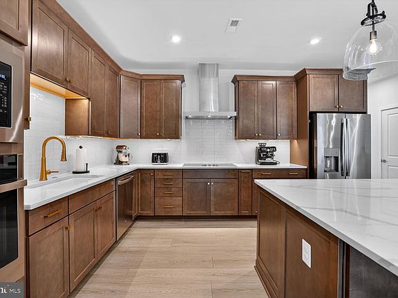 3rd image of 6053 Cobblestone Ct