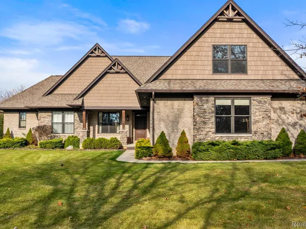 1535 Townsend Rd, Lakeville, MI 48367