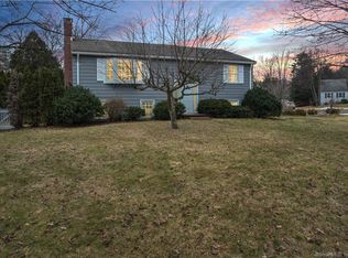 7 Rosewood Dr, Farmington, CT 06032