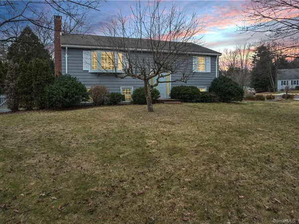 7 Rosewood Drive, Farmington, CT 06032