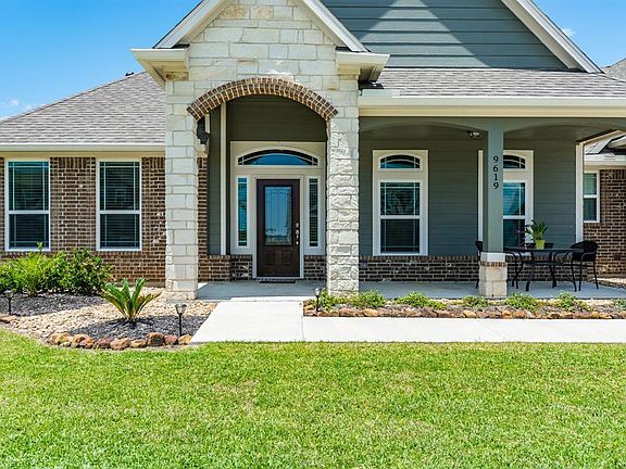 3rd image of 9619 Oaklawn Dr