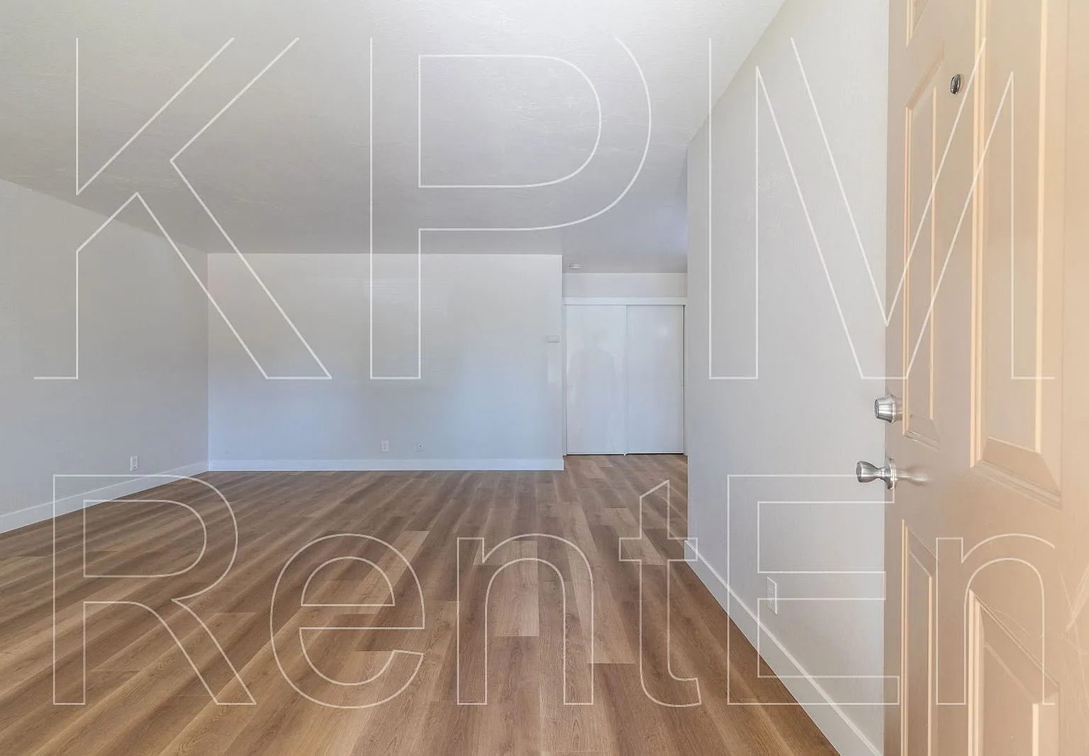 1 bed, 1.0 bath, 727 sqft, $1,375 — Photo 2