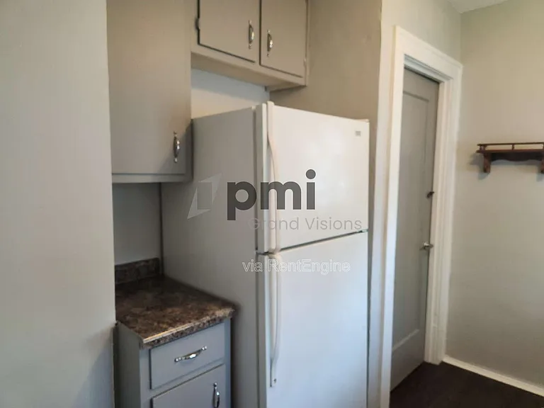 18 East Dr — Photo 4