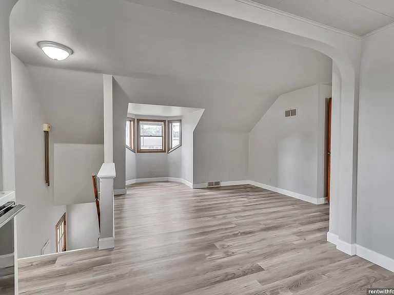 524 Harrison St — Photo 2