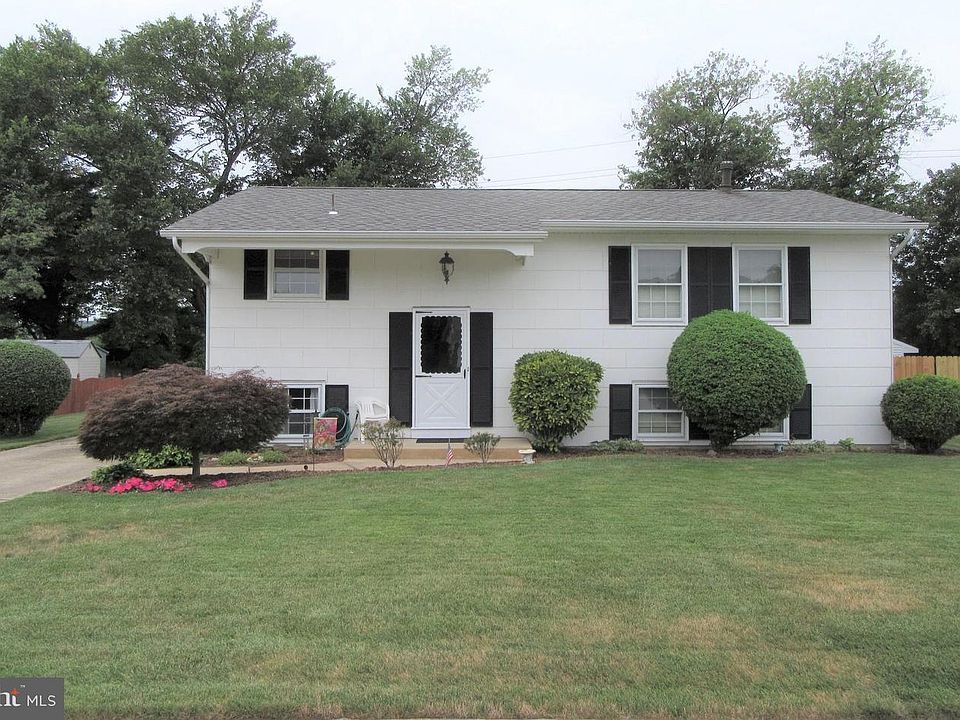 1st image of 203 Scottfield Dr