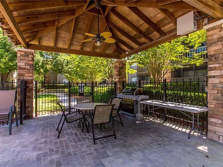 2500 Winding Creek Blvd — Photo 2