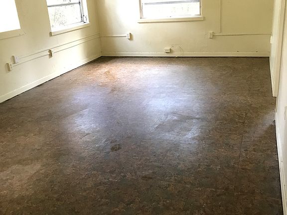 3rd image of 140 McLeod St