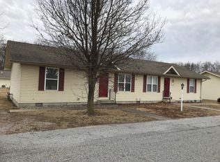 15 Meadowbrook Ln #B, West Frankfort, IL 62896