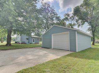501 S Wilson Ave, Graettinger, IA 51342