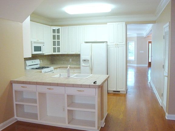 5th image of 102 Vann Ln