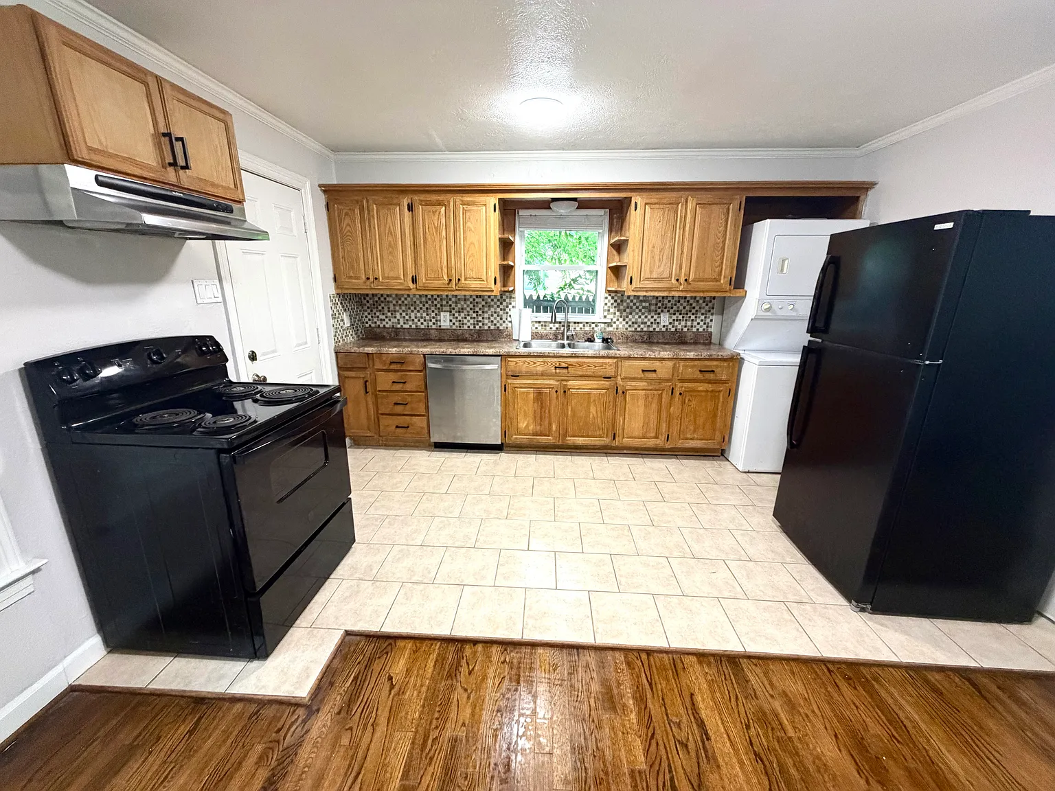 2 bed, 1100 sqft, $2,050 — Photo 4