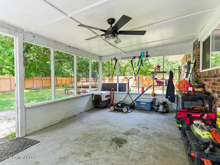2616 W Angela Cir — Photo 22