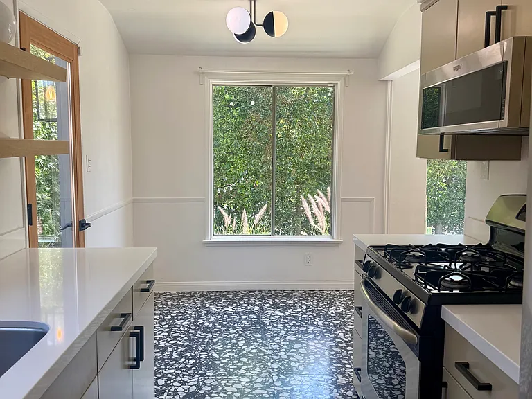 2229 Berkeley Ave — Photo 8