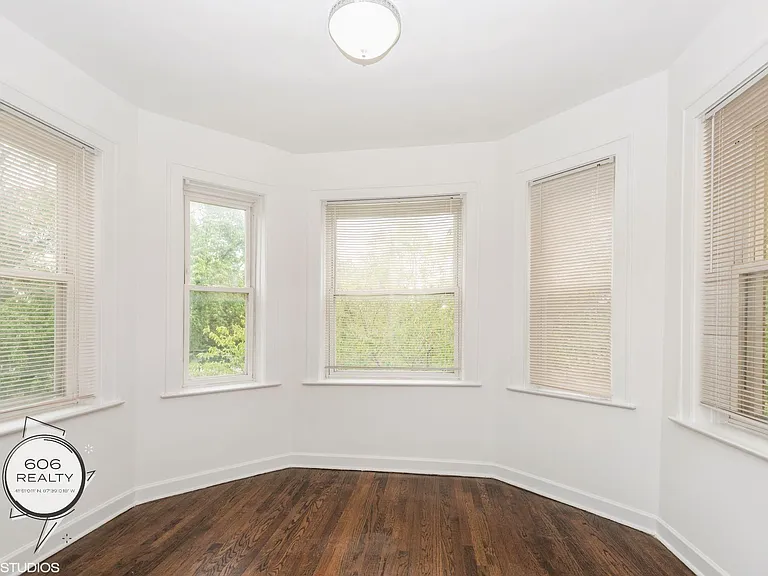 Hot Logan Square Apartments! Special Offer! — Photo 7